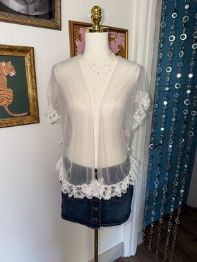 Vintage Y2K Sheer White Lace Trim Shrug